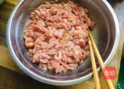 Illustration of how to make fried pork noodles 2