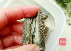 How to soak dried sea cucumber#New Year's Eve dinner recipe illustration 6