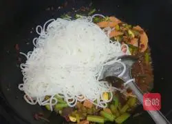 Illustration of how to make fried rice noodles 3