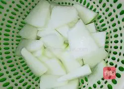 Winter Melon Chicken Soup Recipe Illustration 2