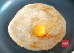 Illustration of how to make egg hand cakes 8