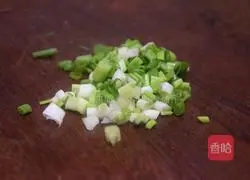 Illustration of how to make tomato and enoki mushroom soup 5