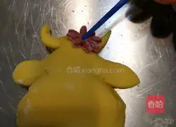 Illustration of how to make pumpkin and cow bean paste buns 11