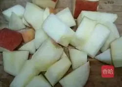 Illustration of how to make apple, tremella, red dates and wolfberry soup 8