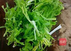 Illustration of how to make purple cabbage mixed with bitter chrysanthemum 5