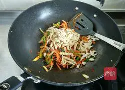 Illustration of how to make fish-flavored shredded chicken 10