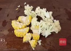 Illustration of how to make spicy fried instant noodles 2