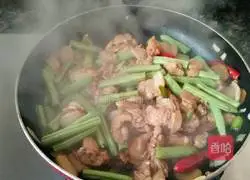 Illustration of how to make braised beans and noodles 9