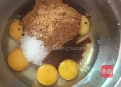 Illustration of how to make rice cooker red date puree cake 4