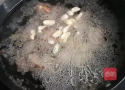 Illustration of how to make carrot, corn, yam and pork ribs soup 11