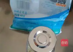 Illustration of how to make cabbage, wolfberry and tofu soup 3