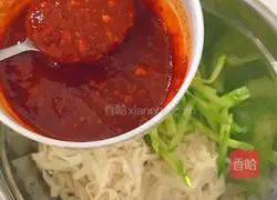 Illustration of how to make Korean hot sauce noodles 5