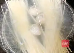 Illustration of how to make meatballs and egg noodles 8