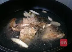 Illustration of how to make carp and tofu soup 3