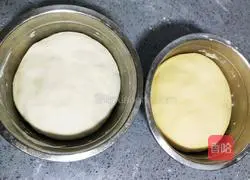 Illustration of how to make two-color flower rolls 9