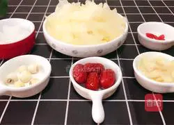 Recipe for Lily, Tremella, Lotus Seed and Snow Pear Soup 2