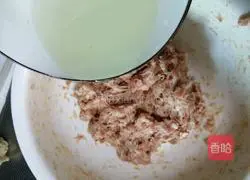 Illustration of how to make lion head in clear soup 6