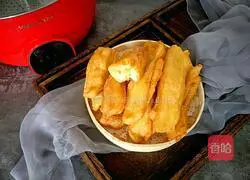 Illustration of making homemade healthy fried dough sticks with zero additives 17
