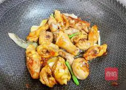 Illustration of how to stew chicken legs with mushrooms 11