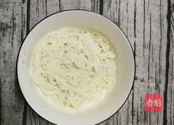 Illustration of how to make fish soup noodles 9