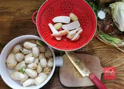 Illustration of how to make pork ribs, taro and baby cabbage soup 12