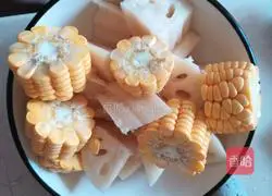 Illustration of how to make lotus root stewed pork ribs 2