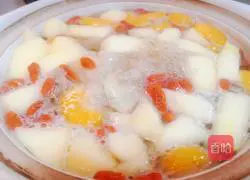 Illustration of how to make New Year's Eve dessert fruit tremella soup 9