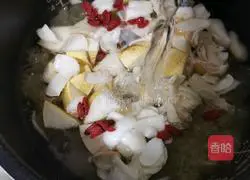 Illustration of Tremella, Snow Pear, Lily and Wolfberry Soup 11