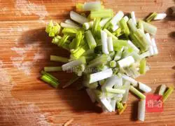 Illustration of how to make braised three-yellow chicken 6