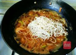 Illustration of how to make seafood noodles 8