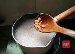 Recipe for making QQ noodles with shrimps and sauerkraut 3