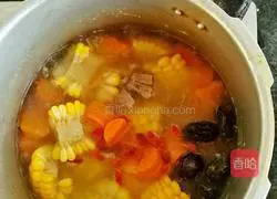 Recipe for sweet, nutritious and delicious carrot, corn, red dates, wolfberry and keel soup 5
