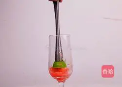 Illustration of how to make grapefruit coffee 3