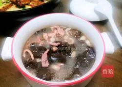 Illustration of how to nourish yin and nourish blood cuttlefish soup 1