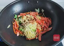 Illustration of how to make instant noodles with ham and vegetables 8