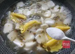Illustration of how to make egg dumplings and rice cake soup 9