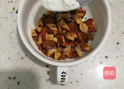 Illustration of how to make red date sugar cake 6