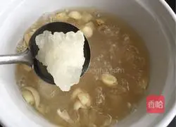 Illustration of how to make lotus seed, lily and white fungus soup 8