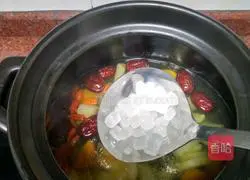 Illustration of how to make kumquat, jujube and pear syrup 7