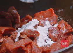 Illustration of how to make fried pepper and sesame beef tenderloin 2