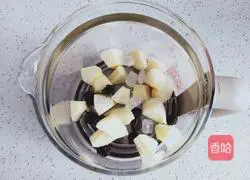 Illustration of how to make apple, longan and wolfberry soup 5