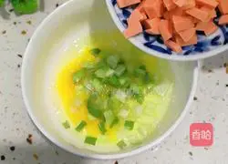 Illustration of how to make egg hand cakes 3