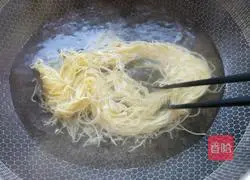 Illustration of how to make fish balls and bamboo noodles 5