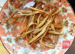 Illustration of a new nutritious way to eat instant spicy spicy soup 2