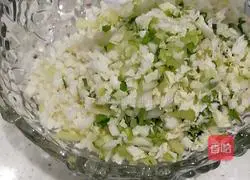 Illustration of how to make vegetable dumplings stuffed with cabbage 3