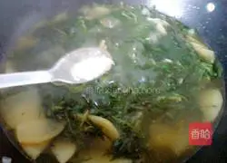 Illustration of how to make willow sprouts and potato soup 10