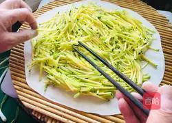 Illustration of how to make pumpkin shredded vegetable buns 3