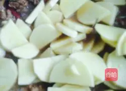 Illustration of how to cook beef with potatoes 6