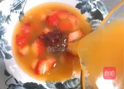  Strawberry, Rose Nectar and Tremella Soup Recipe Illustration 15