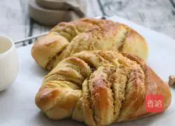 Illustration of how to make coconut leaf soft European (Polish species) 24